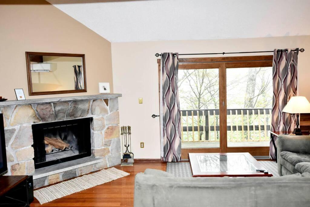 3-Bedroom Vacation Home Steps To Camelback Ski Area Ski-In Ski-Out Crescent Lake Exterior photo