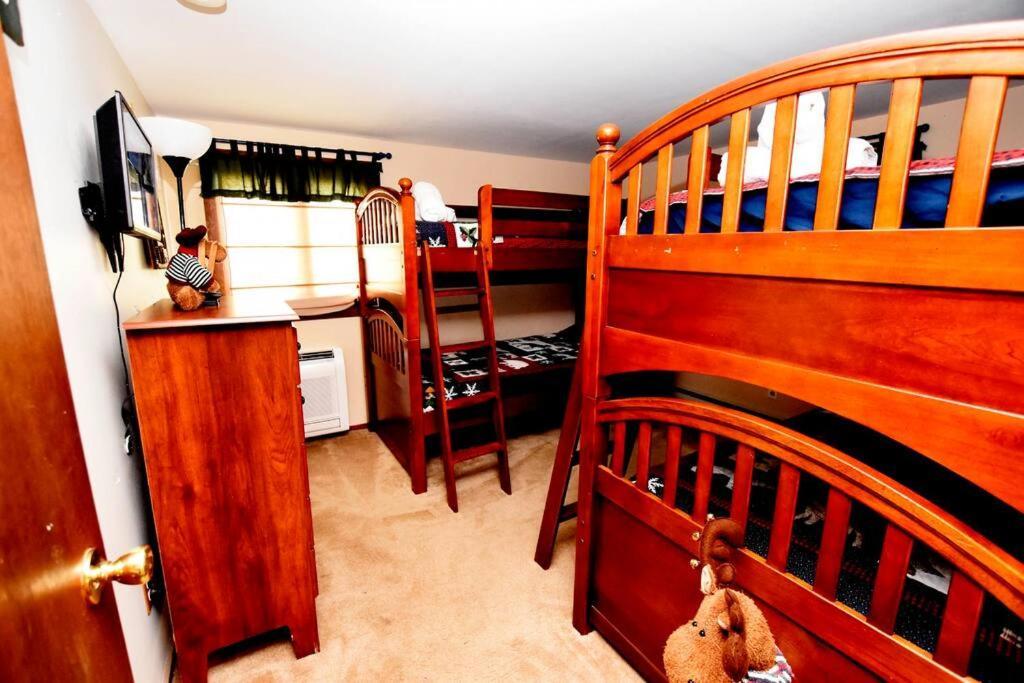 3-Bedroom Vacation Home Steps To Camelback Ski Area Ski-In Ski-Out Crescent Lake Exterior photo